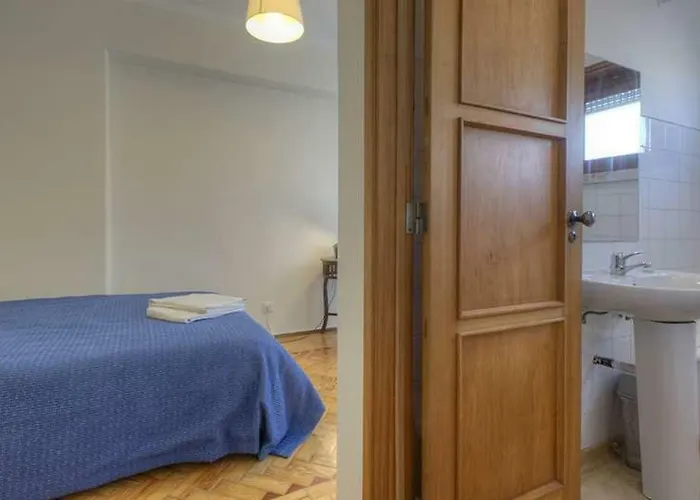 Апартаменти Santa Apolonia 7d - 6 Bedrooms Лісабон